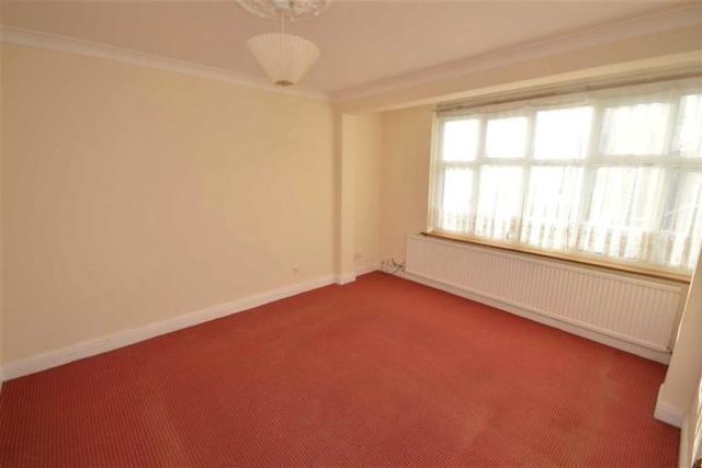  Image of 3 bedroom Semi-Detached house for sale in Danehurst Gardens Ilford IG4 at Danehurst Gardens, Redbridge IG4