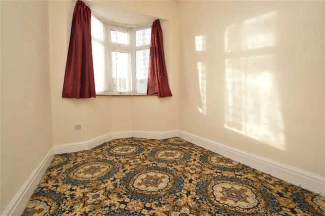  Image of 3 bedroom Semi-Detached house for sale in Danehurst Gardens Ilford IG4 at Danehurst Gardens, Redbridge IG4