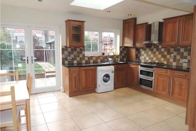  Image of 3 bedroom Terraced house to rent in Tunstall Road Addiscombe Croydon CR0 at Tunstall Road, Addiscombe, Croydon CR0