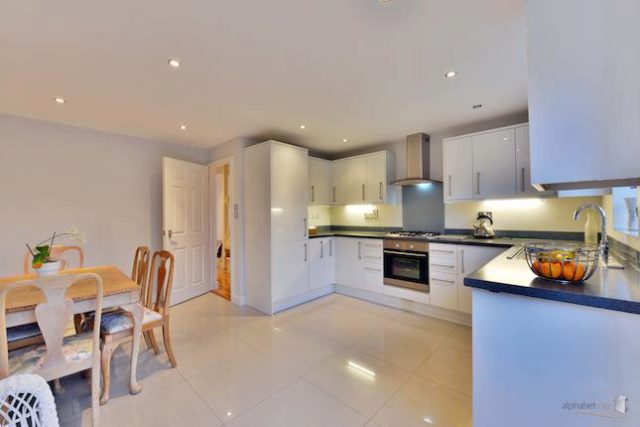  Image of 3 bedroom Town House to rent in Barnsdale Avenue London E14 at Barnsdale Avenue, London E14