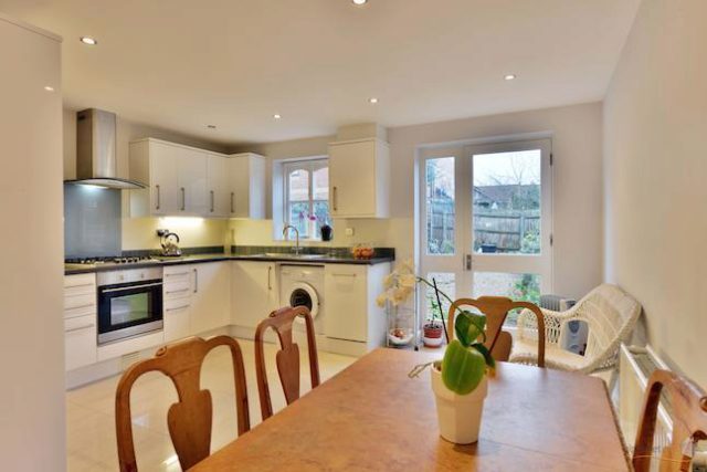  Image of 3 bedroom Town House to rent in Barnsdale Avenue London E14 at Barnsdale Avenue, London E14