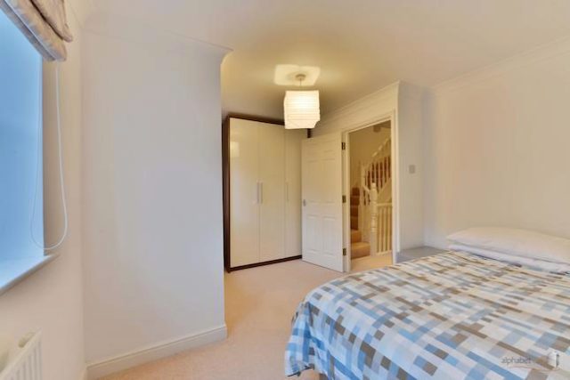  Image of 3 bedroom Town House to rent in Barnsdale Avenue London E14 at Barnsdale Avenue, London E14