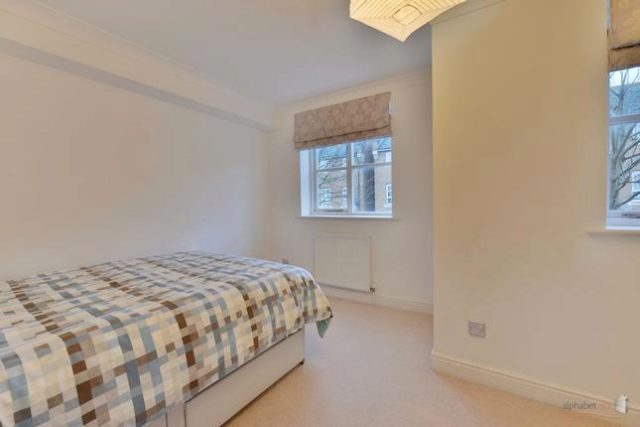  Image of 3 bedroom Town House to rent in Barnsdale Avenue London E14 at Barnsdale Avenue, London E14
