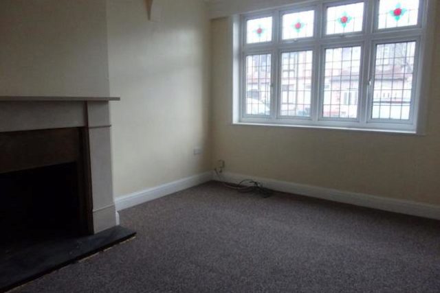  Image of 4 bedroom Property to rent in Ilfracombe Gardens Chadwell Heath Romford RM6 at Ilfracombe Gardens, Chadwell Heath RM6