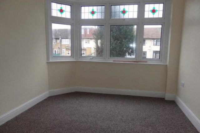  Image of 4 bedroom Property to rent in Ilfracombe Gardens Chadwell Heath Romford RM6 at Ilfracombe Gardens, Chadwell Heath RM6