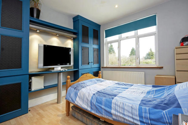  Image of 4 bedroom Semi-Detached house for sale in The Mount Coulsdon CR5 at The Mount, Coulsdon CR5