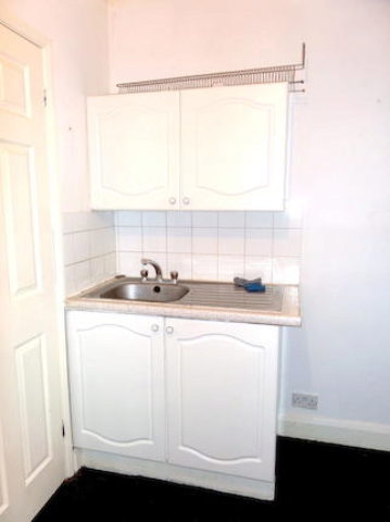  Image of Studio flat to rent in Catherine Gardens Hounslow TW3 at Catherine Gardens, Hounslow TW3