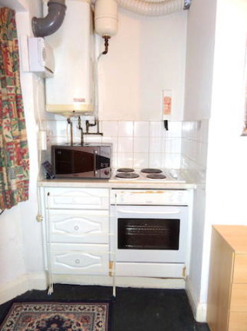  Image of Studio flat to rent in Catherine Gardens Hounslow TW3 at Catherine Gardens, Hounslow TW3