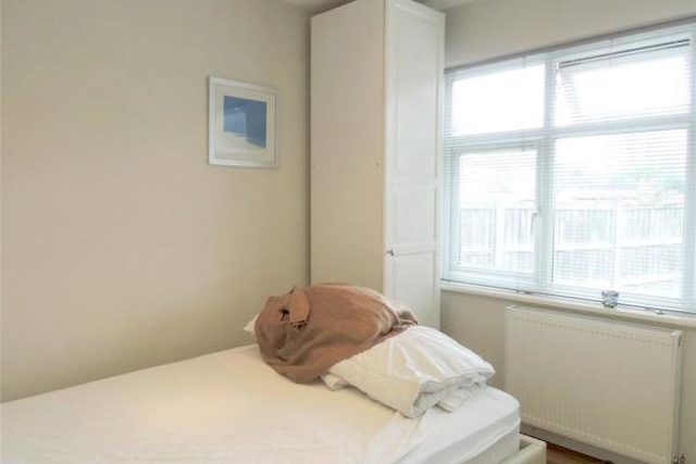  Image of 2 bedroom Flat for sale in Lincoln Close Woodside Croydon SE25 at Lincoln Close, Woodside, Croydon SE25