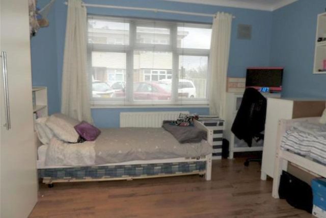  Image of 2 bedroom Flat for sale in Lincoln Close Woodside Croydon SE25 at Lincoln Close, Woodside, Croydon SE25