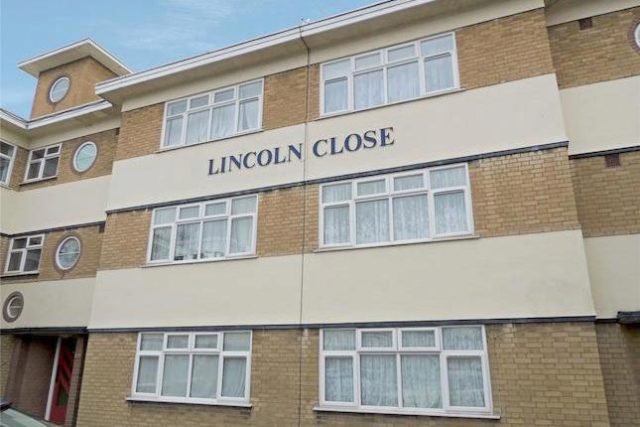  Image of 2 bedroom Flat for sale in Lincoln Close Woodside Croydon SE25 at Lincoln Close, Woodside, Croydon SE25