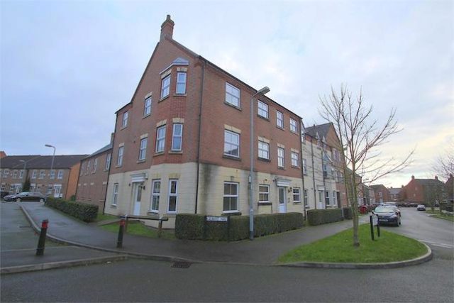  Image of 2 bedroom Flat to rent in Parsons Road Slough SL3 at Parsons Road, Langley, Berkshire SL3