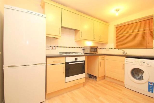  Image of 2 bedroom Flat to rent in Parsons Road Slough SL3 at Parsons Road, Langley, Berkshire SL3