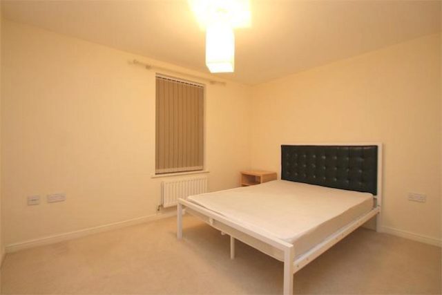  Image of 2 bedroom Flat to rent in Parsons Road Slough SL3 at Parsons Road, Langley, Berkshire SL3