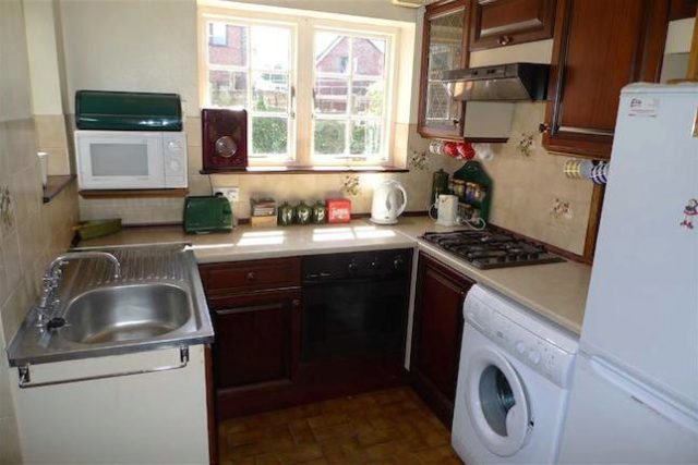 Image of 3 bedroom Semi-Detached house to rent in Newearth Road Walkden Manchester M28 at Newearth Road, Worsley, Manchester M28