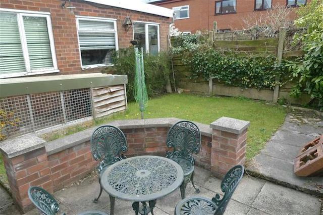 Image of 3 bedroom Semi-Detached house to rent in Newearth Road Walkden Manchester M28 at Newearth Road, Worsley, Manchester M28