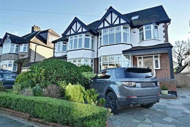  Image of 4 bedroom Semi-Detached house for sale in Kingsway Petts Wood Orpington BR5 at Kingsway, Petts Wood, Orpington BR5