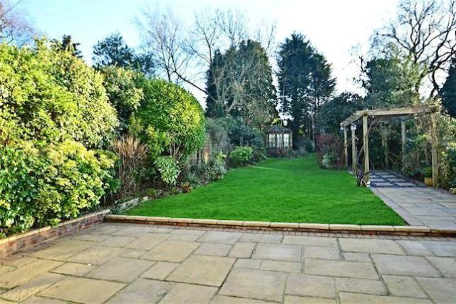  Image of 4 bedroom Semi-Detached house for sale in Kingsway Petts Wood Orpington BR5 at Kingsway, Petts Wood, Orpington BR5