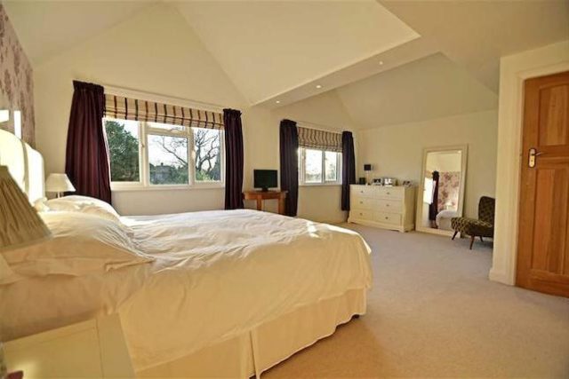  Image of 4 bedroom Semi-Detached house for sale in Kingsway Petts Wood Orpington BR5 at Kingsway, Petts Wood, Orpington BR5