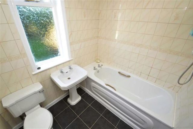  Image of 4 bedroom Semi-Detached house to rent in Somersby Gardens Ilford IG4 at Somersby Gardens, Redbridge, Essex IG4