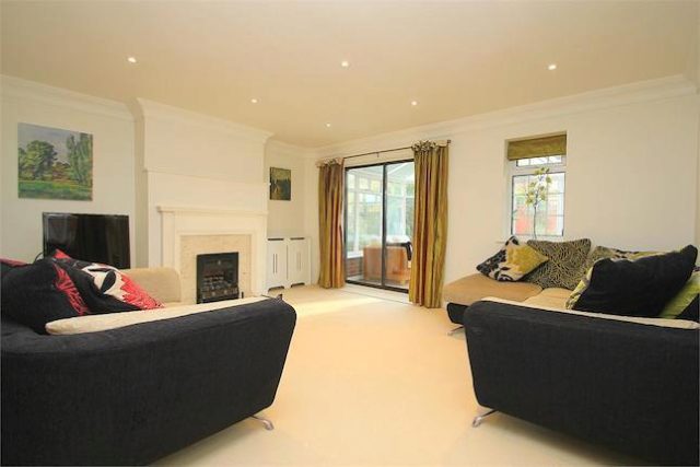  Image of 5 bedroom Detached house to rent in Earlsfield Holyport Maidenhead SL6 at Earlsfield, Holyport, Berkshire SL6