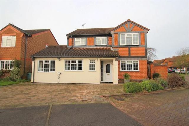  Image of 5 bedroom Detached house to rent in Earlsfield Holyport Maidenhead SL6 at Earlsfield, Holyport, Berkshire SL6