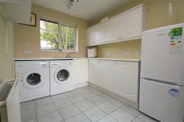  Image of 5 bedroom Detached house to rent in Earlsfield Holyport Maidenhead SL6 at Earlsfield, Holyport, Berkshire SL6