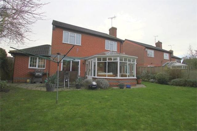  Image of 5 bedroom Detached house to rent in Earlsfield Holyport Maidenhead SL6 at Earlsfield, Holyport, Berkshire SL6