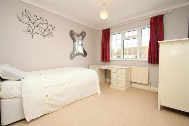  Image of 5 bedroom Detached house to rent in Earlsfield Holyport Maidenhead SL6 at Earlsfield, Holyport, Berkshire SL6