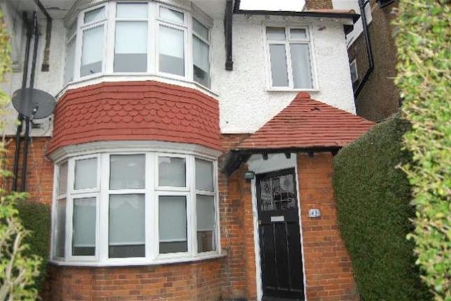 Image of 5 bedroom Property to rent in Temple Gardens London NW11 at Temple Gardens, Temple Fortune, London NW11
