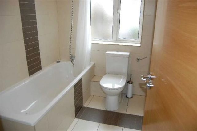  Image of 5 bedroom Property to rent in Temple Gardens London NW11 at Temple Gardens, Temple Fortune, London NW11