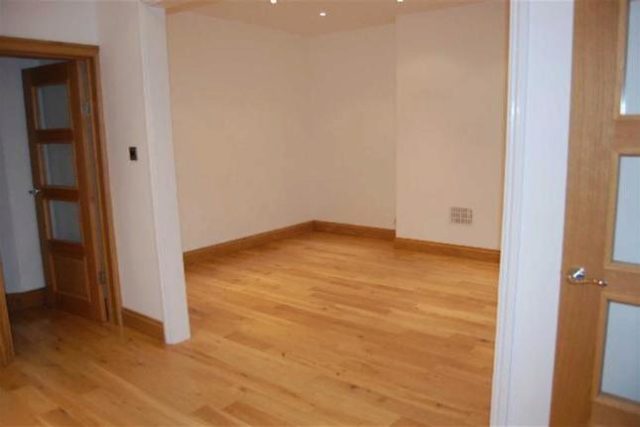  Image of 5 bedroom Property to rent in Temple Gardens London NW11 at Temple Gardens, Temple Fortune, London NW11