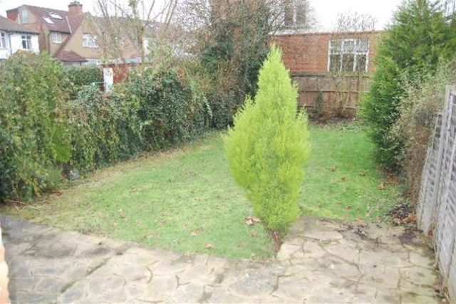 Image of 5 bedroom Property to rent in Temple Gardens London NW11 at Temple Gardens, Temple Fortune, London NW11
