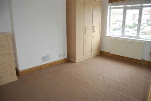  Image of 5 bedroom Property to rent in Temple Gardens London NW11 at Temple Gardens, Temple Fortune, London NW11