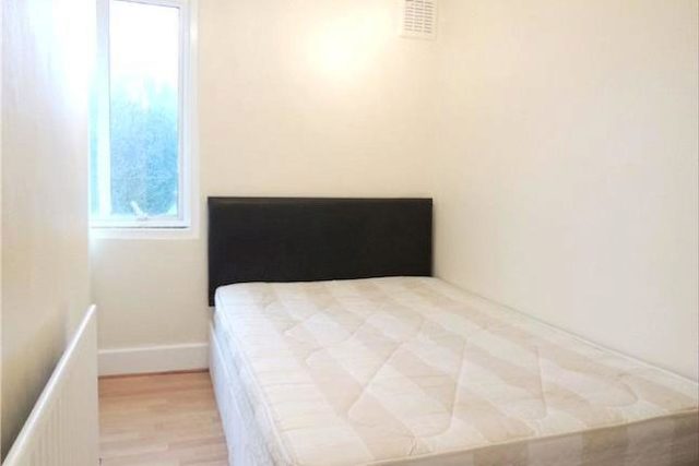  Image of 2 bedroom Flat to rent in St. James