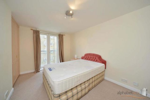  Image of 2 bedroom Flat for sale in Millennium Drive London E14 at Millennium Drive, London E14