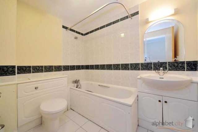  Image of 2 bedroom Flat for sale in Millennium Drive London E14 at Millennium Drive, London E14