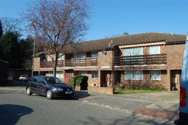  Image of 2 bedroom Flat to rent in North Crescent London N3 at North Crescent, Finchley, London N3