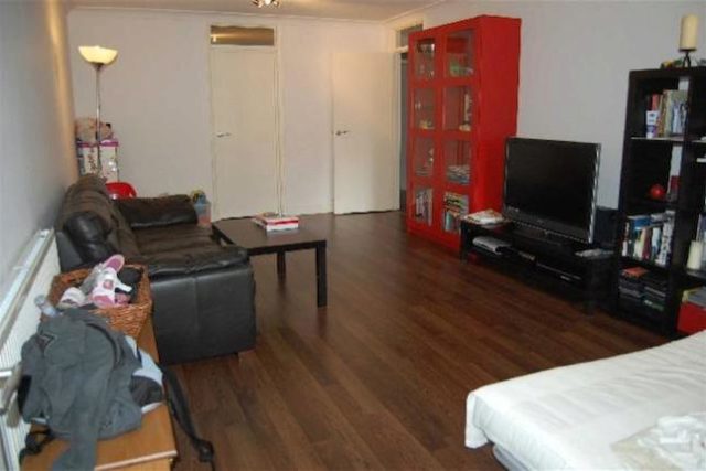  Image of 2 bedroom Flat to rent in North Crescent London N3 at North Crescent, Finchley, London N3
