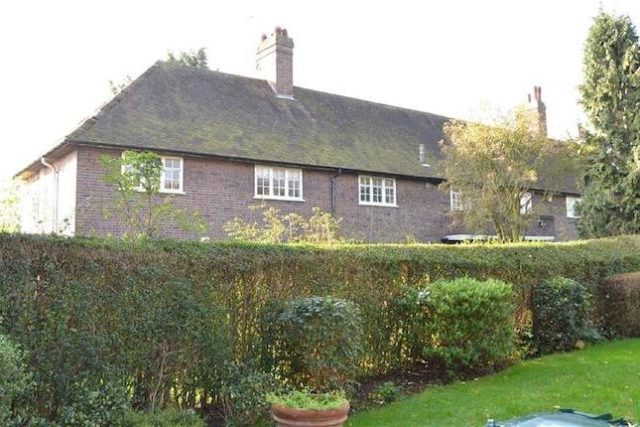  Image of 2 bedroom Maisonette to rent in Neale Close London N2 at Neale Close, Hampstead Garden Suburb, London N2