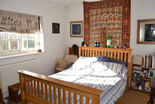  Image of 2 bedroom Maisonette to rent in Neale Close London N2 at Neale Close, Hampstead Garden Suburb, London N2