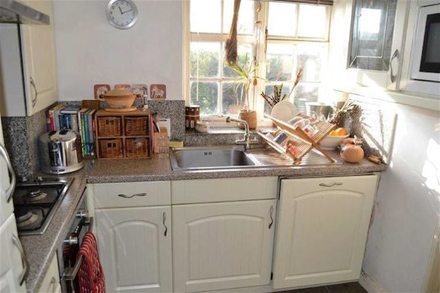 Image of 2 bedroom Maisonette to rent in Neale Close London N2 at Neale Close, Hampstead Garden Suburb, London N2