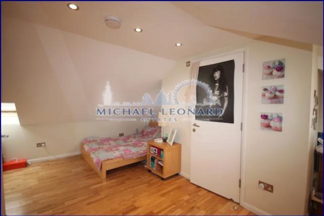  Image of 3 bedroom Flat to rent in Portnall Road London W9 at Portnall Rd, Queens Park W9