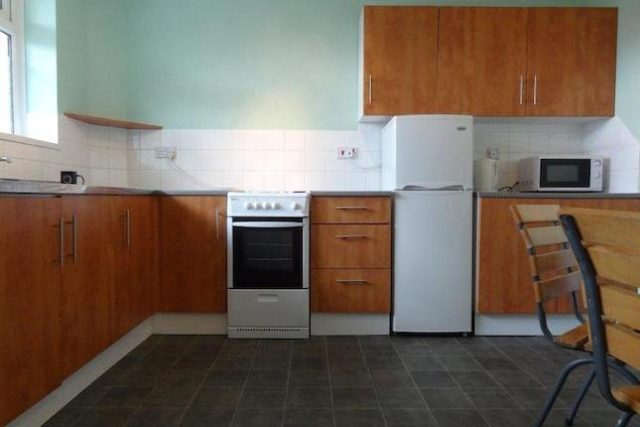  Image of 3 bedroom Flat to rent in Kildare Walk London E14 at Kildare Walk, Docklands E14