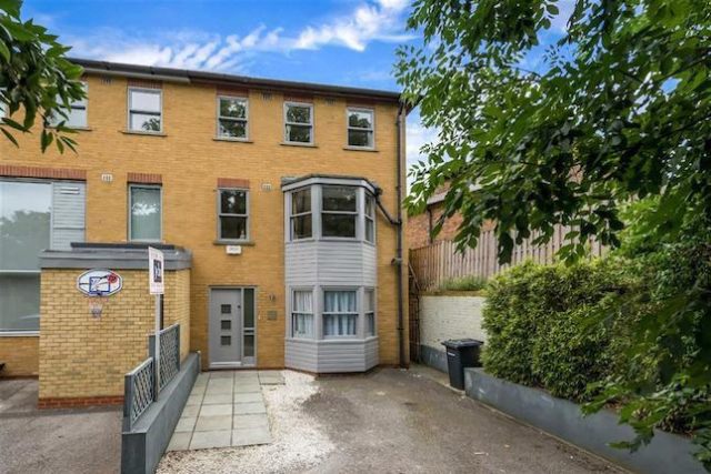  Image of 4 bedroom Semi-Detached house to rent in Blackheath Grove London SE3 at Blackheath Grove, London SE3