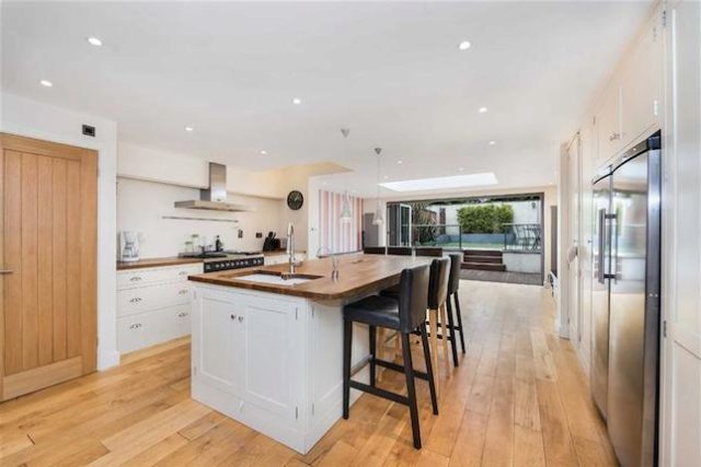  Image of 4 bedroom Semi-Detached house to rent in Blackheath Grove London SE3 at Blackheath Grove, London SE3
