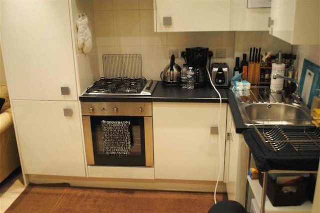  Image of Studio flat to rent in Finchley Road London NW11 at Finchley Road, Temple Fortune, London NW11