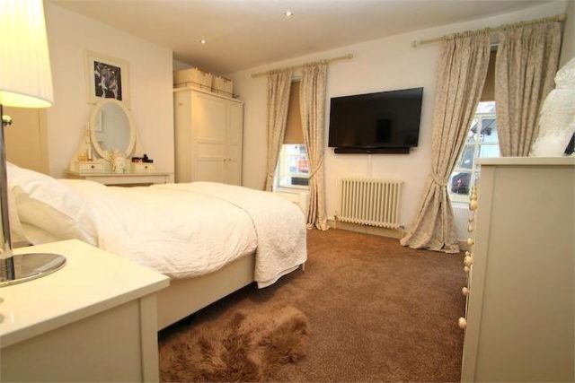  Image of 2 bedroom Cottage for sale in High Street Iver SL0 at High Street, Iver, Buckinghamshire SL0
