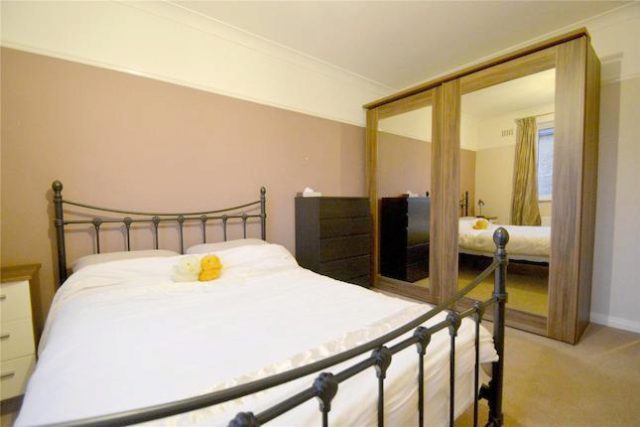  Image of 2 bedroom Flat to rent in Addiscombe Road Croydon CR0 at Cecil Court, Addiscombe Road, East Croydon CR0