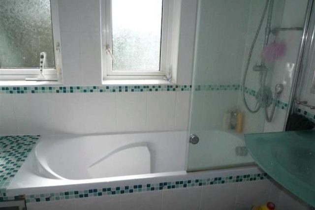  Image of 2 bedroom Flat to rent in Imperial Way Chislehurst BR7 at Imperial Way, Chislehurst BR7